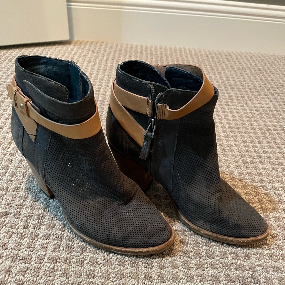 Dolce Vita Size 7 Booties
